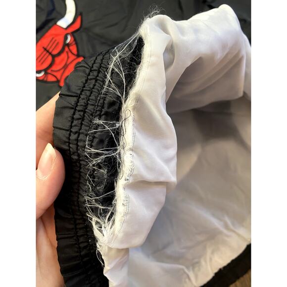 Vintage Starter NBA Authentics Chicago Bulls Highneck Nylon Windbreaker Men L - Picture 7 of 14